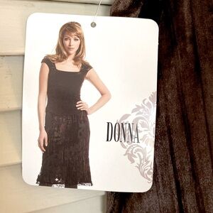 Donna (Spanish designer) 26” lined skirt